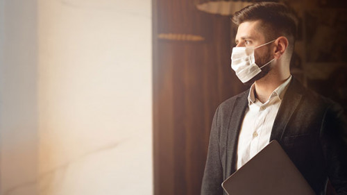 Anzugtraeger-Maske-326650396-AS-atAlexander-Shelegov