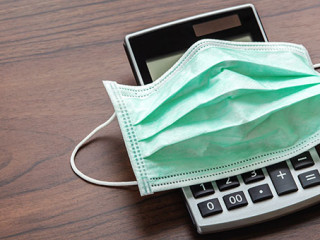 Maske-auf-Taschenrechner-339421109-AS-thanksforbuying