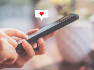 Smartphone-Herz-344071893-AS-tonktiti