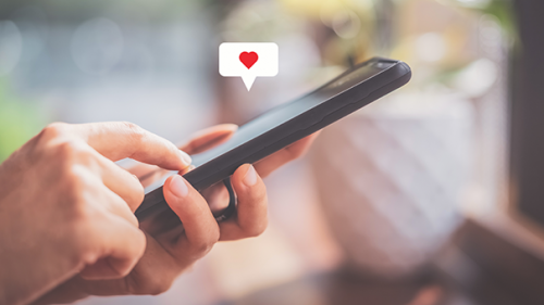 Smartphone-Herz-344071893-AS-tonktiti