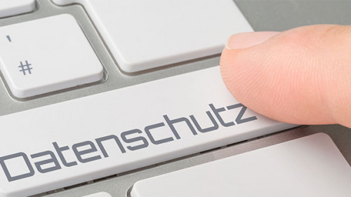 Finger-Tastatur-Datenschutz-180097066-AS-Zerbor