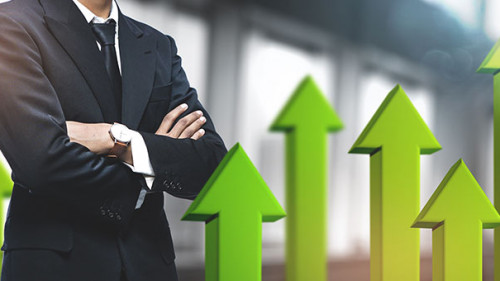 Anzugtraeger-gruene-Pfeile-289043124-AS-natanaelginting