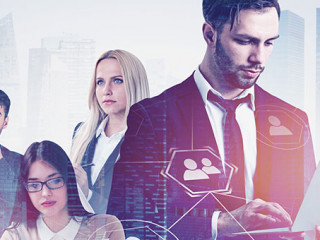 Anzugtraeger-Laptop-Netzwerk-276925188-AS-denisismagilov