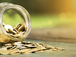 Einmachglas-Muenzen-125732786-AS-Reddogs