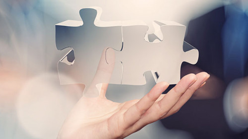 Hand-Puzzle-Anzugtraeger-68826771-AS-everythingpossible