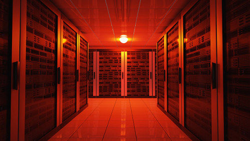 Serverraum-Rotlicht-190065768-AS-vchalup