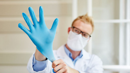 Arzt-Hanschuh-129206404-AS-Robert-Kneschke