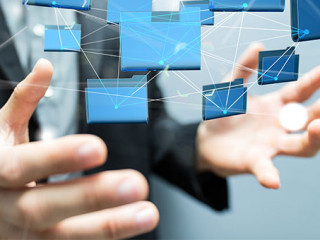 Anzugtraeger-digitale-Ordner-127099260-AS-vegefox-com