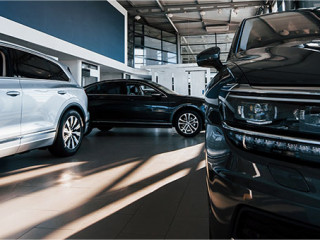 Autohaus-301185367-AS-standret