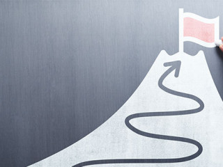 Hand-Kreide-Gipfel-277811428-AS-tadamichi