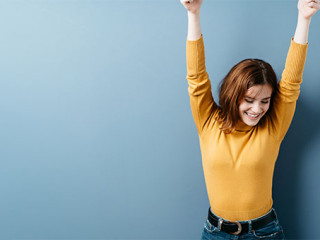 Frau-tanzt-326740963-AS-contrastwerkstatt