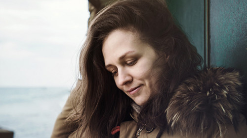 Frau-Wind-287451828-AS-Denys