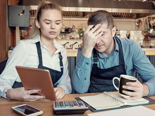 Restaurant-Staff-verzweifelt-288571441-AS-dpVUE-images