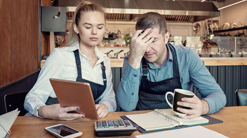 Restaurant-Staff-verzweifelt-288571441-AS-dpVUE-images
