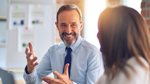 Kollegen-Buero-322543510-AS--Krakenimages-com