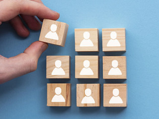 Hand-Koepfe-308774163-AS-ink-drop