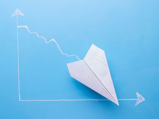 Graph-negativ-Papierflieger-194677935-AS-lijphoto