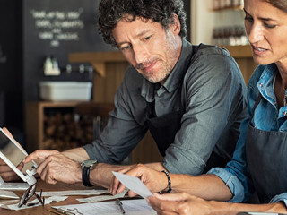 Barbesitzer-232957208-AS-Rido