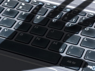 Hand-Schatten-Tastatur-275222167-AS-Calado