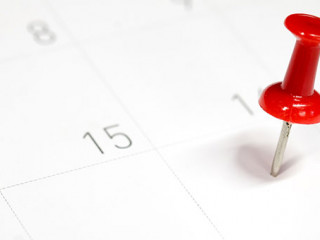 Kalender-23-Stecknadel-132393436-AS-Phawat