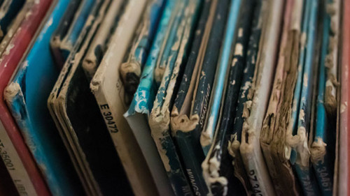 Platten-274811679-AS-Kara