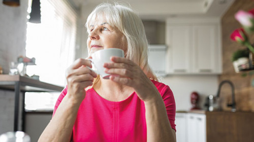 Seniorin-Tasse-193930590-AS-innervisionpro