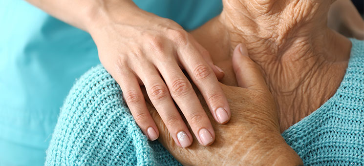 Seniorin-Rentnerin-280820527-AS-Pixel-Shot