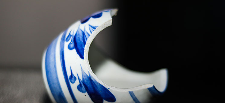 Vase-zerbrochen-311023407-AS-Aloun-Xayyavong