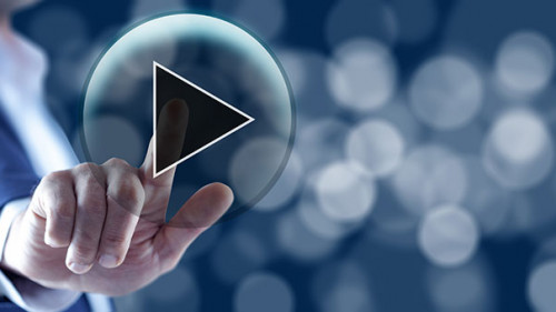 Anzugtraeger-Playbutton-313614994-AS-Tiko