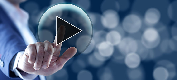 Anzugtraeger-Playbutton-313614994-AS-Tiko