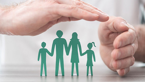 Haende-Cutout-Familie-290457243-AS-thodonal