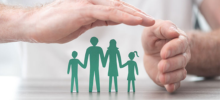 Haende-Cutout-Familie-290457243-AS-thodonal