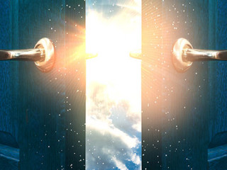 Tuer-oeffnet-sich-216851425-AS-MiaStendal