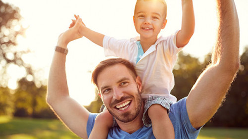 Vater-Sohn-145280594-AS-luckybusiness