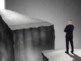 Anzugtraeger-Weg-Luecke-220600409-AS-airdone