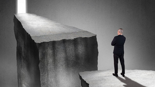 Anzugtraeger-Weg-Luecke-220600409-AS-airdone