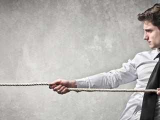 Anzugtraeger-Tauziehen-41916862-AS-olly