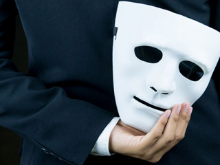 Businessman-Maske-172024941-AS-ittipol