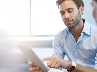 Kollegen-Tablet-317614095-AS-marvent