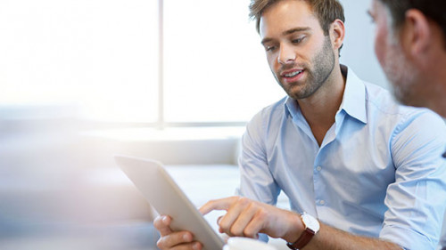 Kollegen-Tablet-317614095-AS-marvent