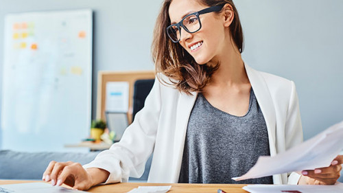 Frau-Homeoffice-248501615-AS-baranq