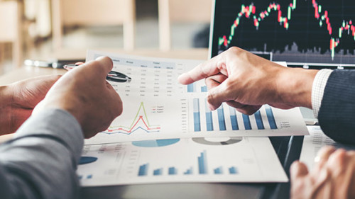 Anzugtraeger-Grafiken-Kurse-243225159-AS-joyfotoliakid