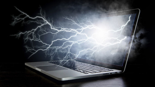 Blitze-aus-Laptop-230021620-AS-Sergey-Nivens