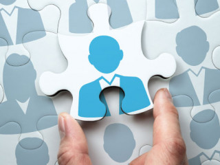 Hand-Puzzle-Koepfe-259463879-AS-tadamichi