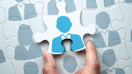 Hand-Puzzle-Koepfe-259463879-AS-tadamichi