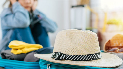 Frau-Gepaeck-337342693-AS-Vittaya-25