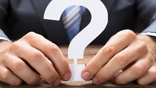 Anzugtraeger-Fragezeichen-169076313-AS-Andrey-Popov