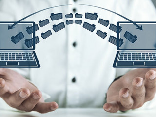 Mann-Laptop-Transfer-249182049-AS-andranik123