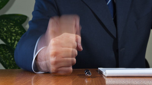 Faust-Tisch-48767853-AS-omphoto