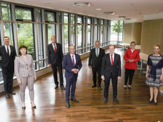 Pressebild - Provinzial NordWest und Provinzial Rheinland Fusionsvertrag unterzeichnet.jpg